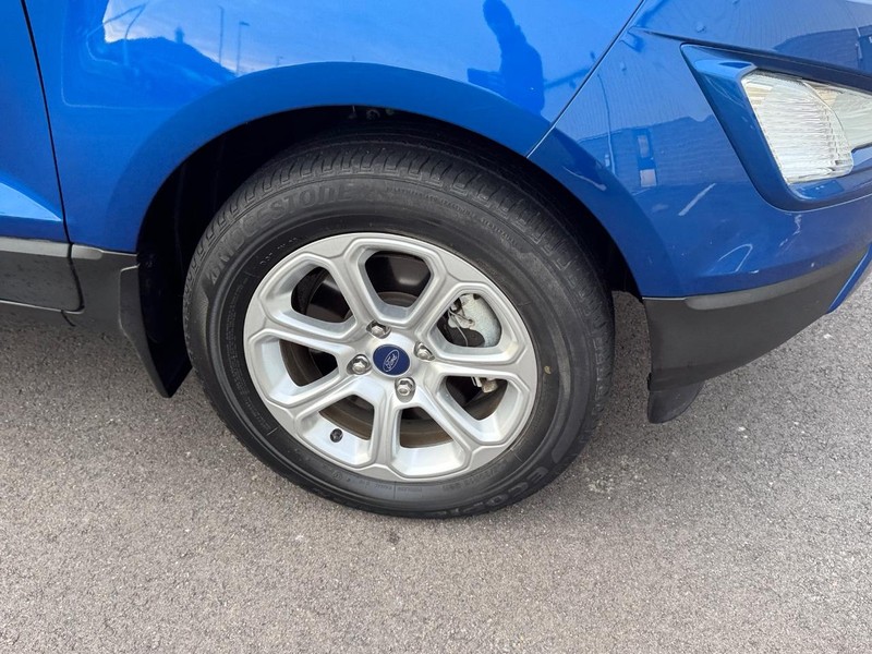 Ford EcoSport Vehicle Full-screen Gallery Image 09