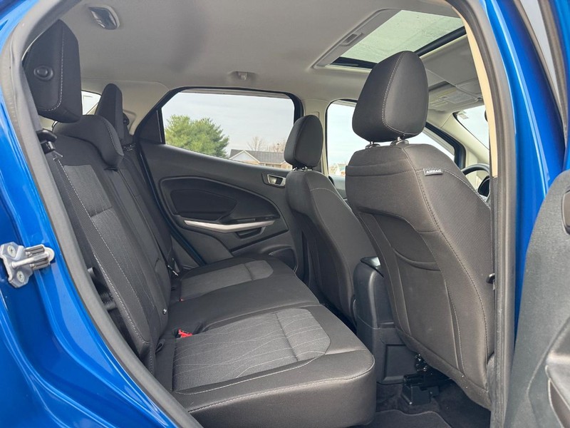 Ford EcoSport Vehicle Full-screen Gallery Image 10