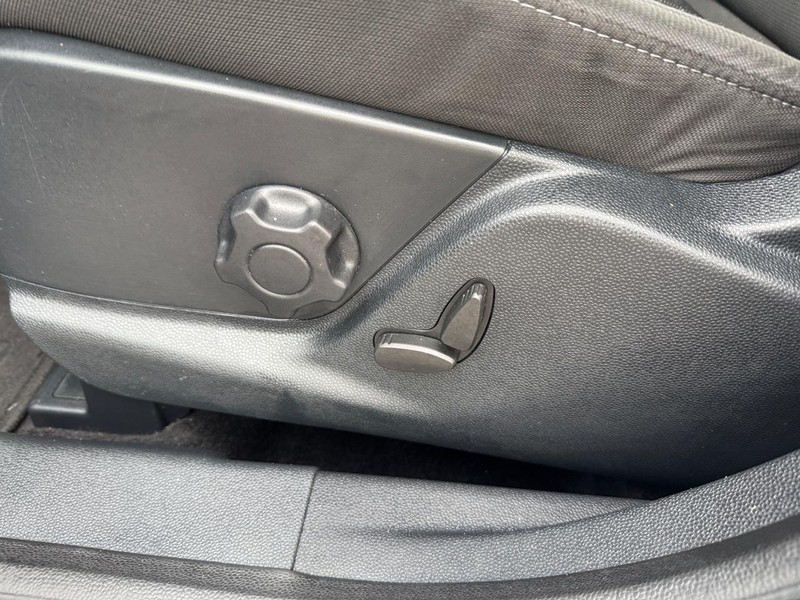 Ford EcoSport Vehicle Full-screen Gallery Image 16