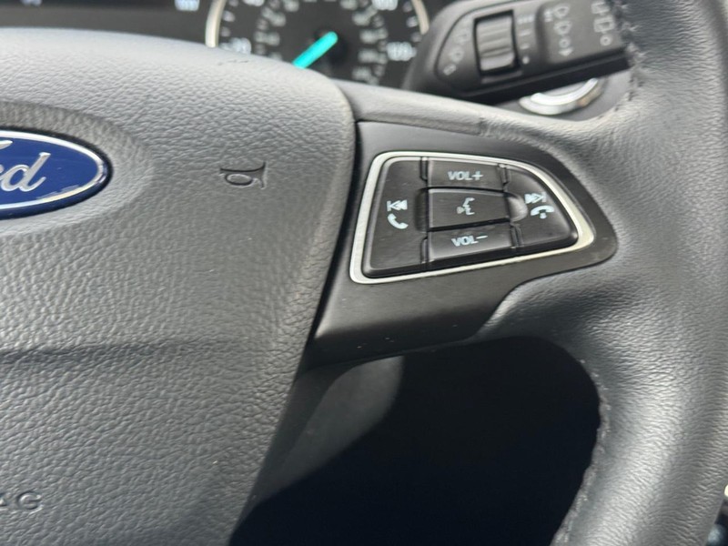 Ford EcoSport Vehicle Full-screen Gallery Image 20