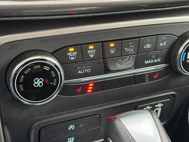 Ford EcoSport Vehicle Full-screen Gallery Image 21