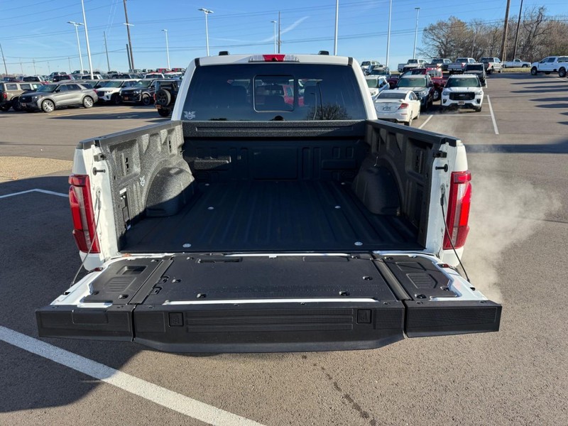 Ford F-150 Vehicle Full-screen Gallery Image 06