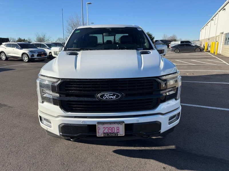 Ford F-150 Vehicle Full-screen Gallery Image 09