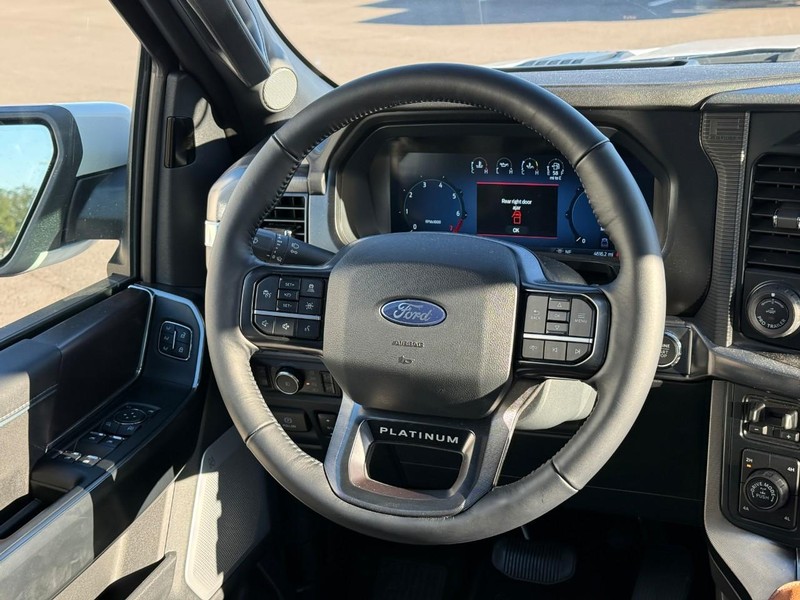 Ford F-150 Vehicle Full-screen Gallery Image 11