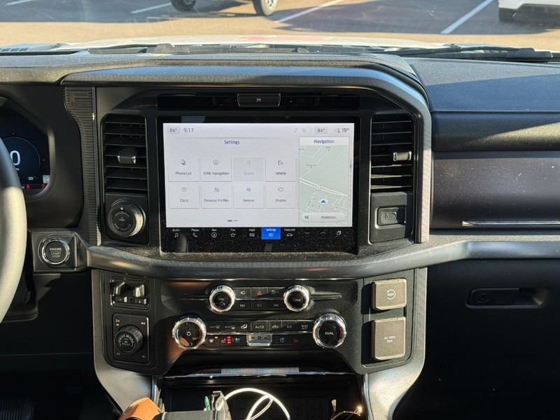 Ford F-150 Vehicle Full-screen Gallery Image 12