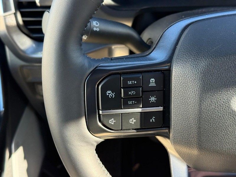 Ford F-150 Vehicle Full-screen Gallery Image 18