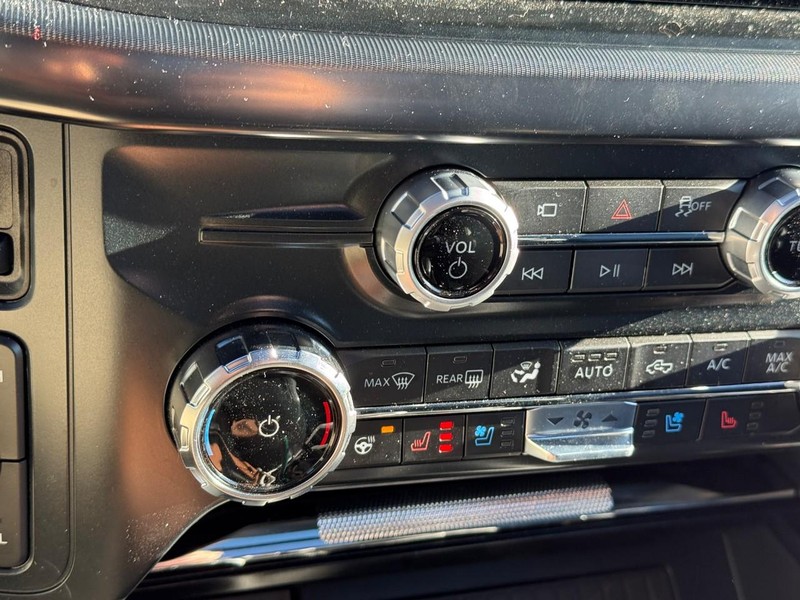 Ford F-150 Vehicle Full-screen Gallery Image 21