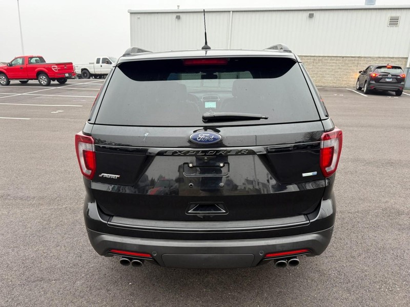 Ford Explorer Vehicle Full-screen Gallery Image 08