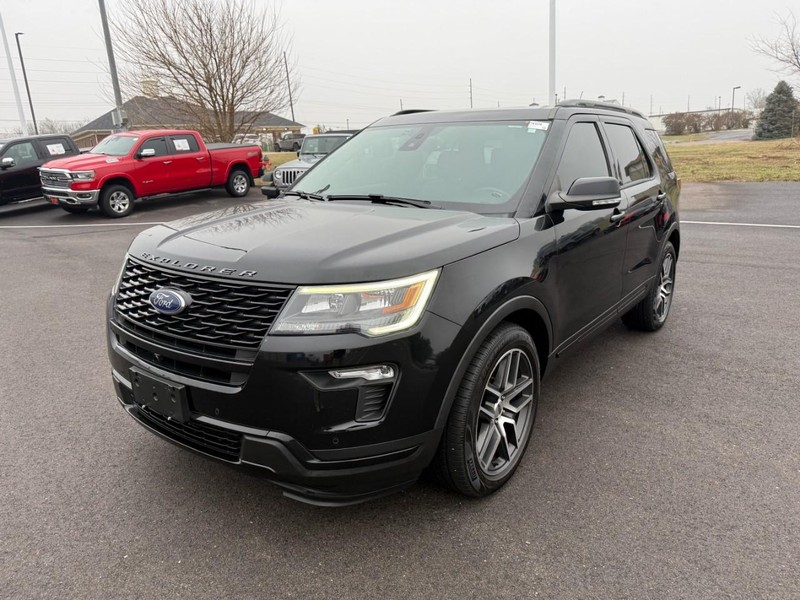 Ford Explorer Vehicle Full-screen Gallery Image 09