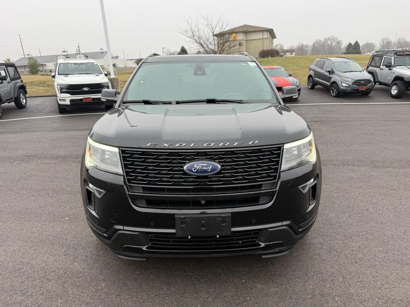 Ford Explorer Vehicle Full-screen Gallery Image 10