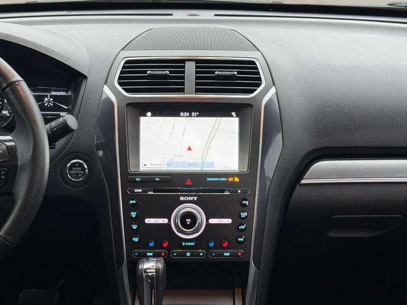 Ford Explorer Vehicle Full-screen Gallery Image 14