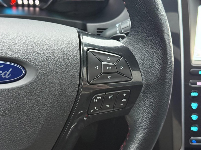 Ford Explorer Vehicle Full-screen Gallery Image 20