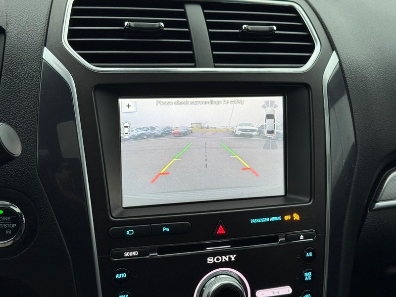 Ford Explorer Vehicle Full-screen Gallery Image 22