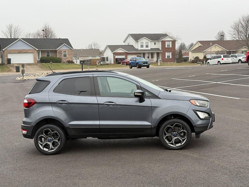 Ford EcoSport Vehicle Full-screen Gallery Image 02