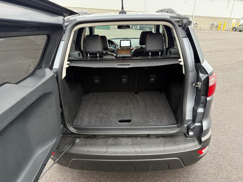 Ford EcoSport Vehicle Full-screen Gallery Image 07