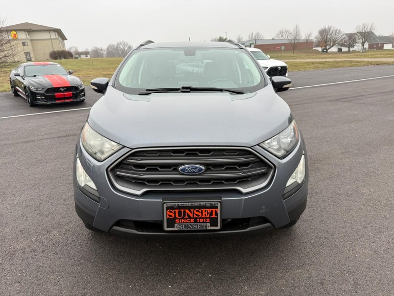 Ford EcoSport Vehicle Full-screen Gallery Image 09
