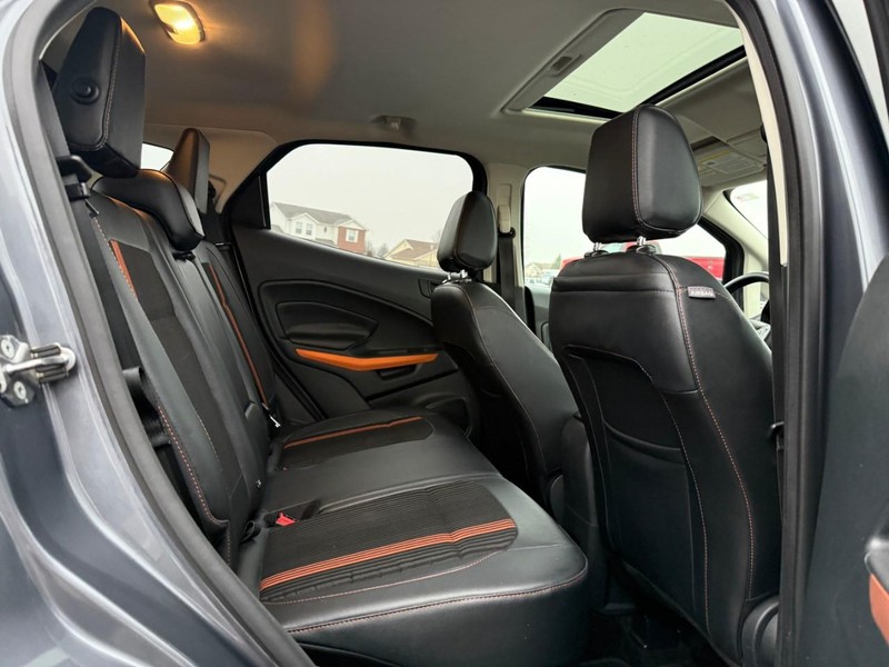 Ford EcoSport Vehicle Full-screen Gallery Image 10