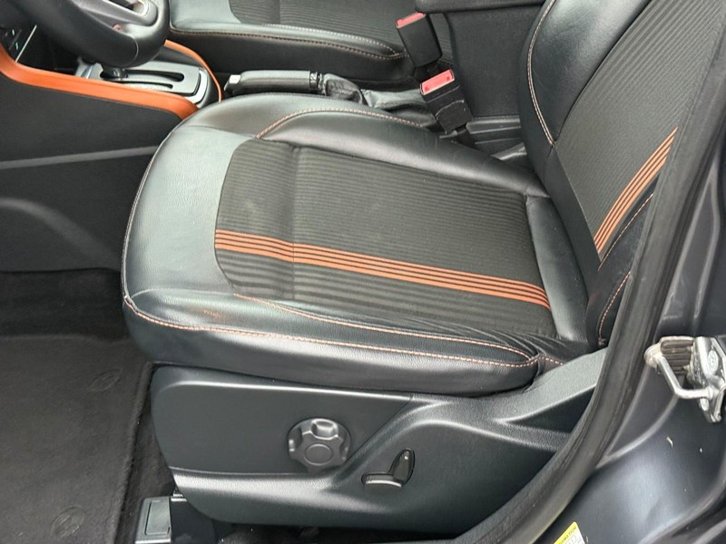 Ford EcoSport Vehicle Full-screen Gallery Image 18