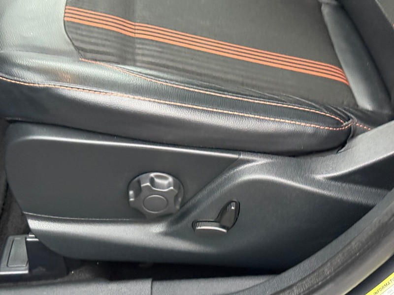 Ford EcoSport Vehicle Full-screen Gallery Image 19