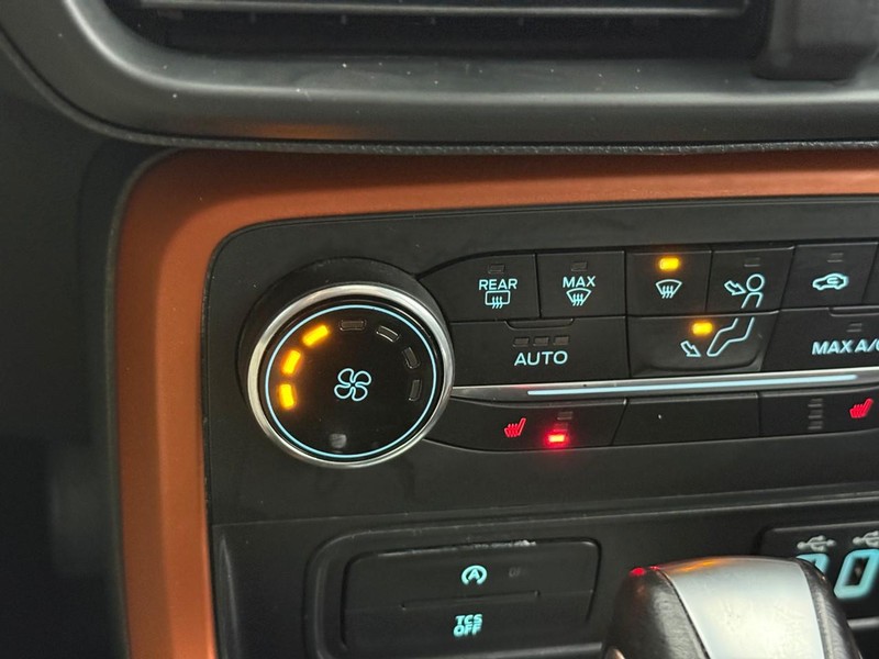 Ford EcoSport Vehicle Full-screen Gallery Image 21