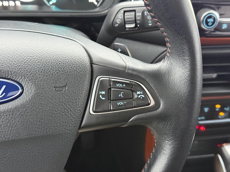 Ford EcoSport Vehicle Full-screen Gallery Image 22