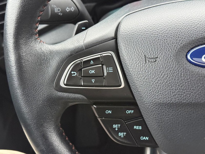 Ford EcoSport Vehicle Full-screen Gallery Image 23