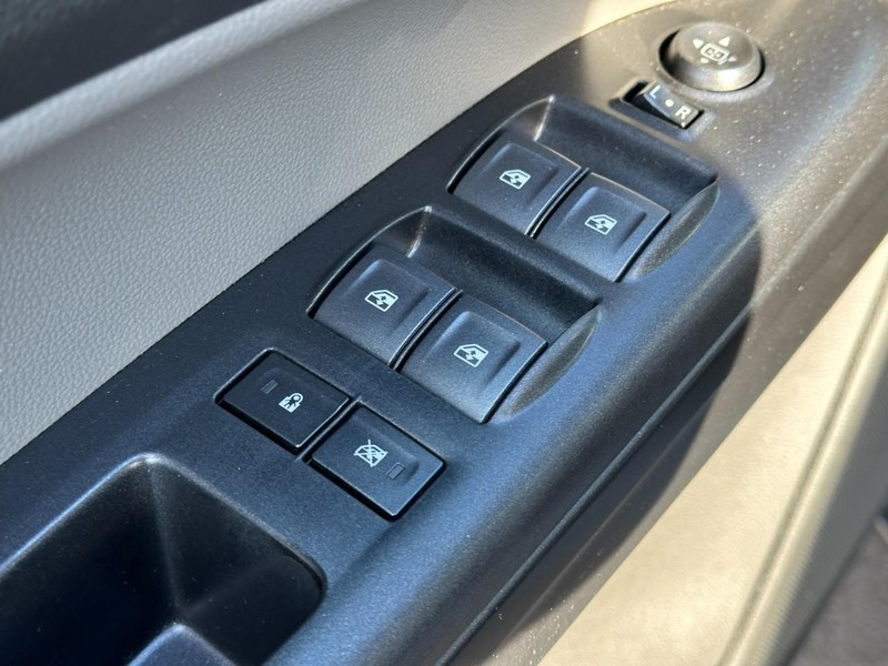 Chevrolet Colorado Vehicle Full-screen Gallery Image 16