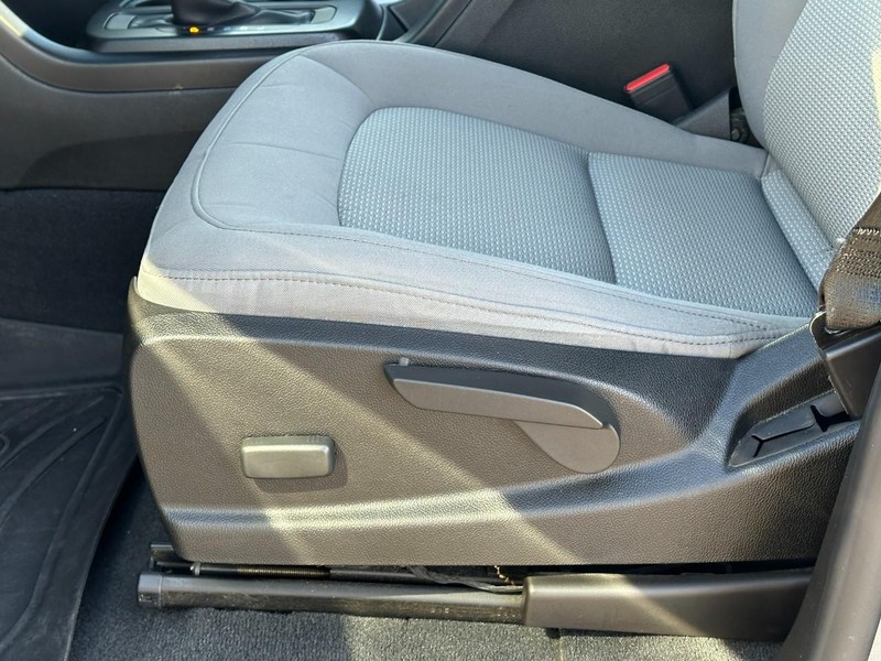 Chevrolet Colorado Vehicle Full-screen Gallery Image 17