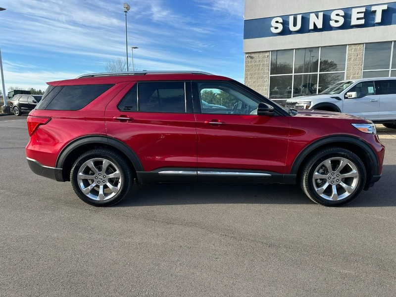 Ford Explorer Vehicle Full-screen Gallery Image 02