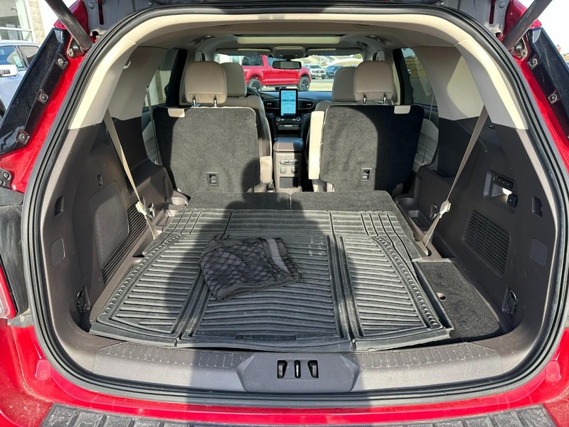 Ford Explorer Vehicle Full-screen Gallery Image 05