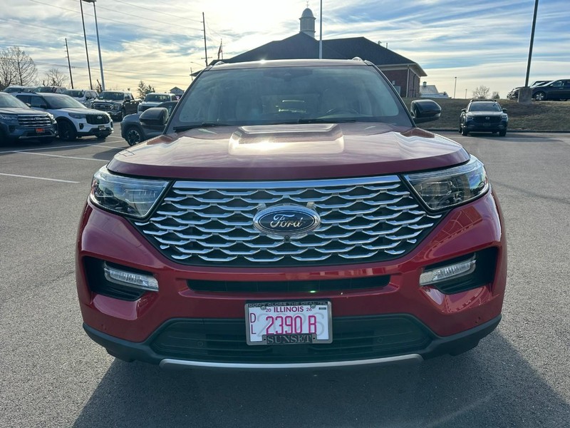 Ford Explorer Vehicle Full-screen Gallery Image 09