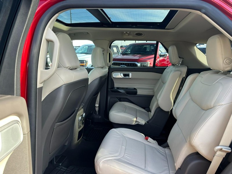 Ford Explorer Vehicle Full-screen Gallery Image 10