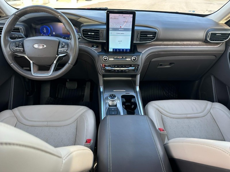 Ford Explorer Vehicle Full-screen Gallery Image 13