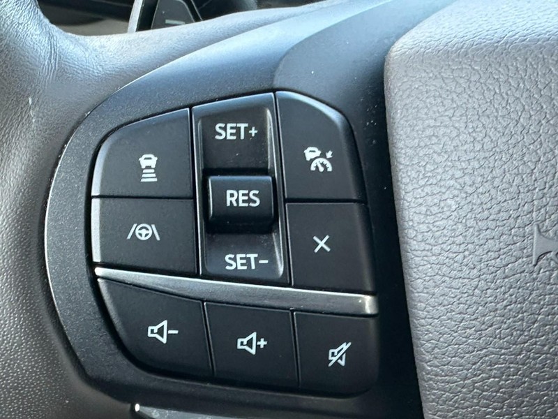 Ford Explorer Vehicle Full-screen Gallery Image 21