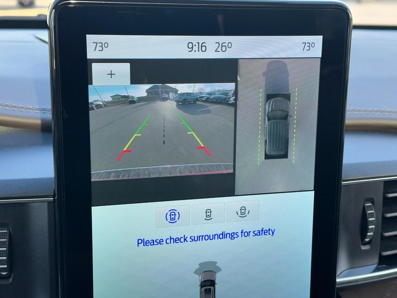 Ford Explorer Vehicle Full-screen Gallery Image 25