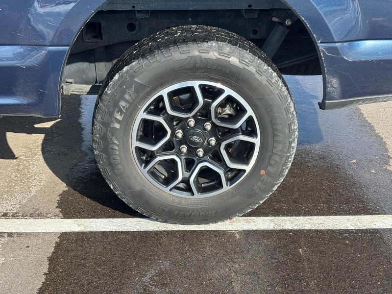 Ford F-150 Vehicle Full-screen Gallery Image 09