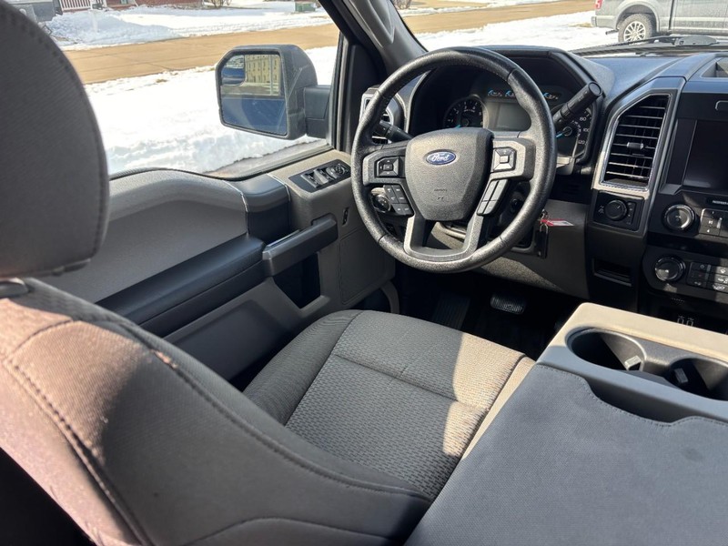 Ford F-150 Vehicle Full-screen Gallery Image 11