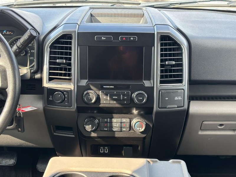 Ford F-150 Vehicle Full-screen Gallery Image 15