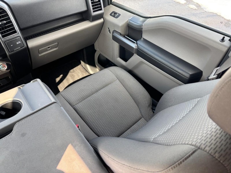 Ford F-150 Vehicle Full-screen Gallery Image 16