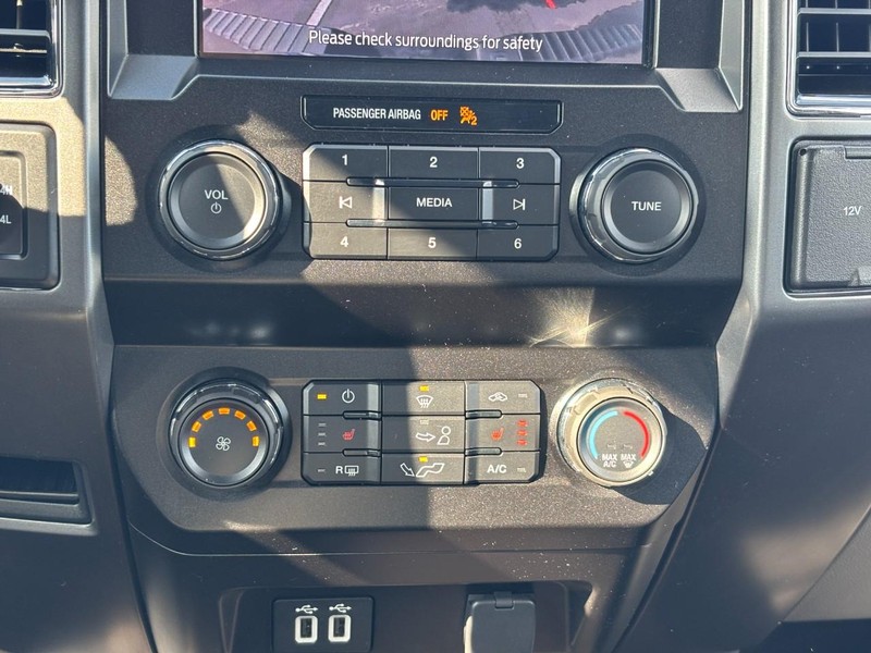 Ford F-150 Vehicle Full-screen Gallery Image 26