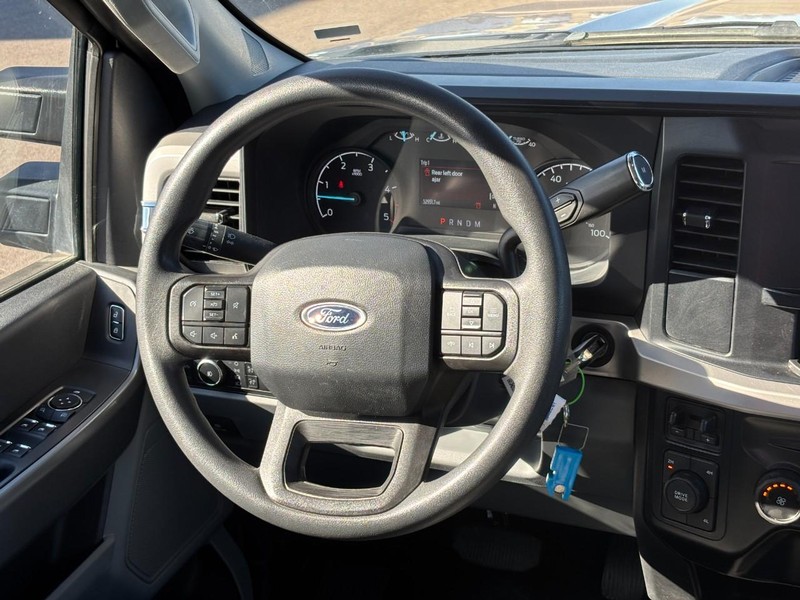 Ford Super Duty F-250 SRW Vehicle Full-screen Gallery Image 12