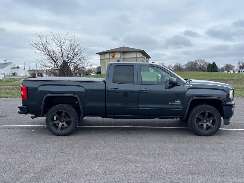 GMC Sierra 1500 Vehicle Full-screen Gallery Image 02