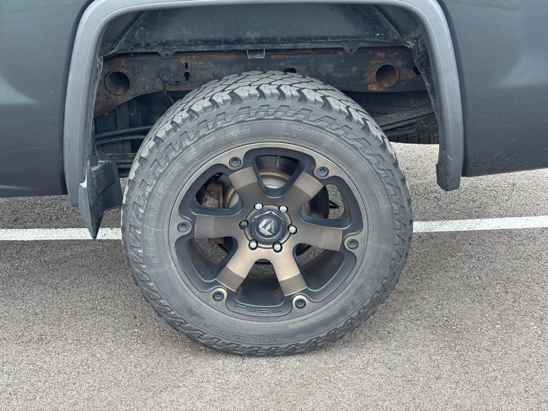 GMC Sierra 1500 Vehicle Full-screen Gallery Image 09