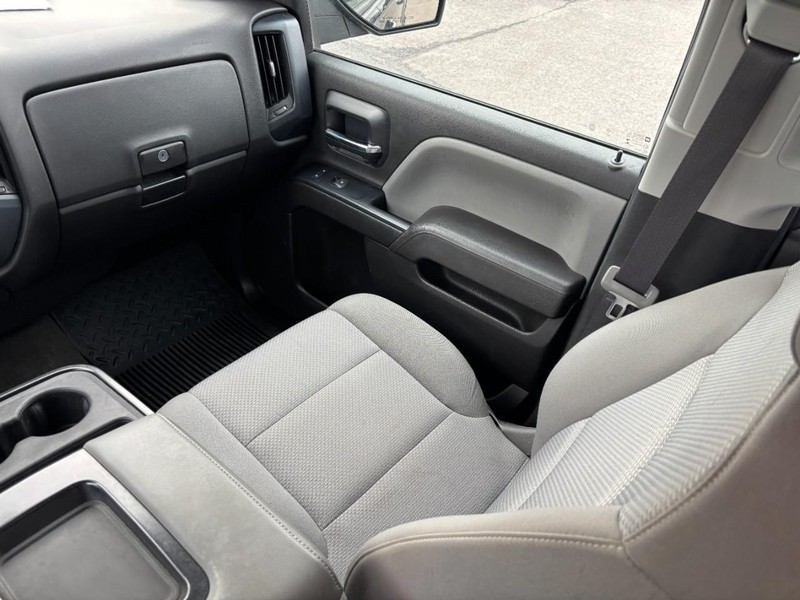 GMC Sierra 1500 Vehicle Full-screen Gallery Image 14