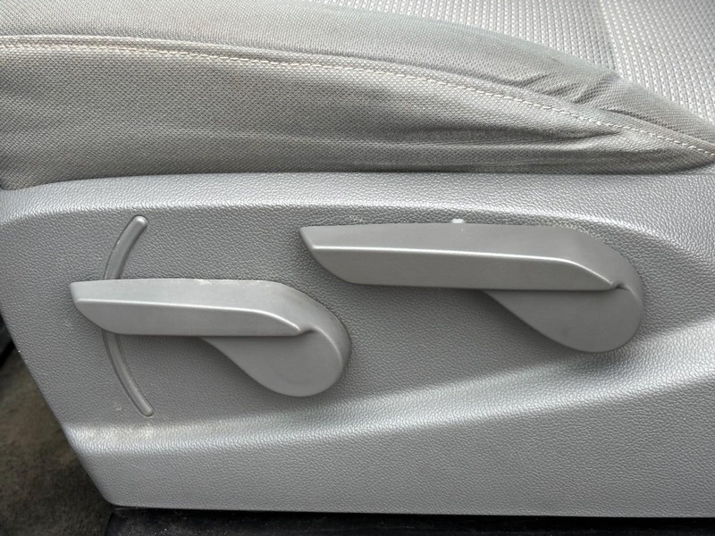 GMC Sierra 1500 Vehicle Full-screen Gallery Image 15