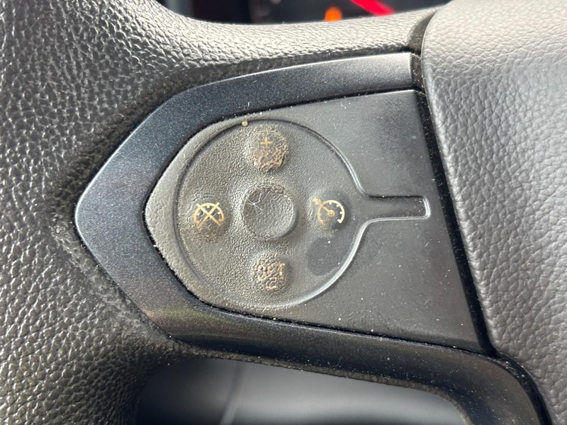 GMC Sierra 1500 Vehicle Full-screen Gallery Image 17