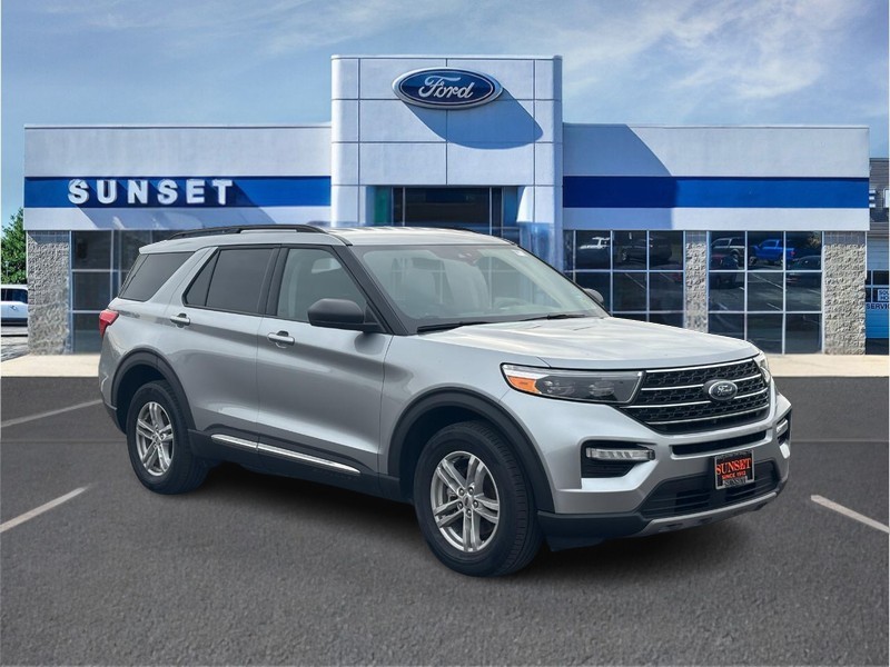 Ford Explorer Vehicle Full-screen Gallery Image 01