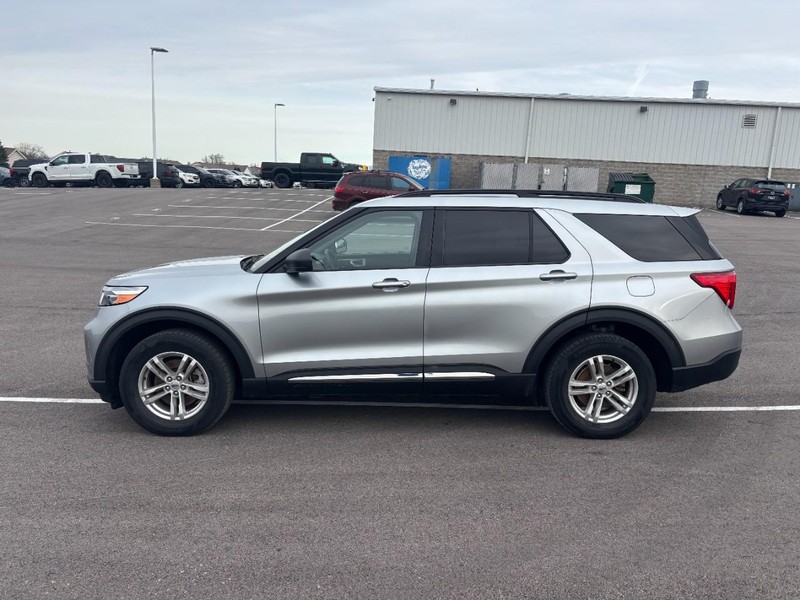 Ford Explorer Vehicle Full-screen Gallery Image 06
