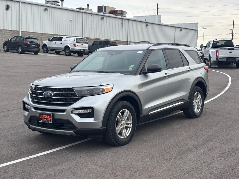 Ford Explorer Vehicle Full-screen Gallery Image 07