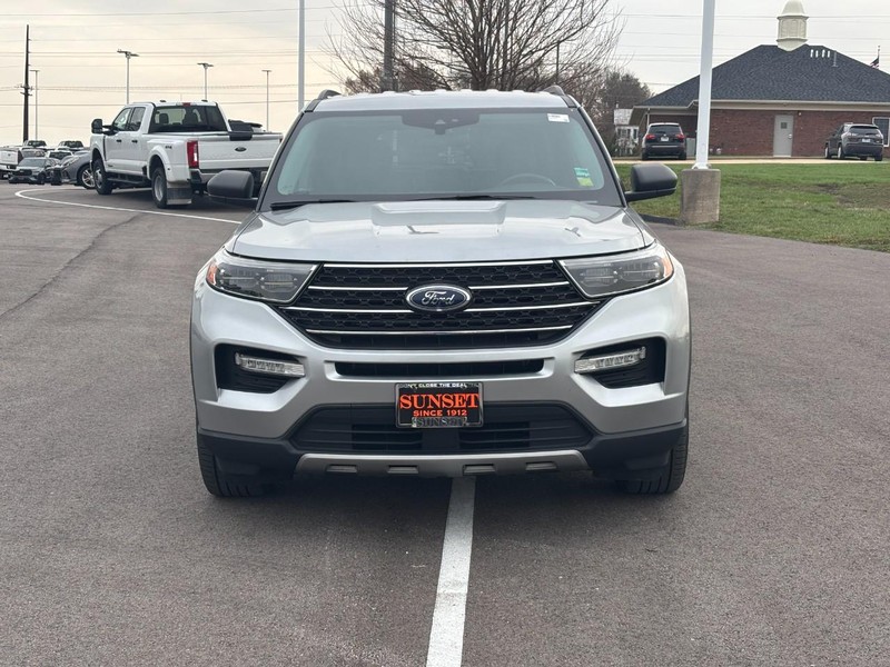 Ford Explorer Vehicle Full-screen Gallery Image 08